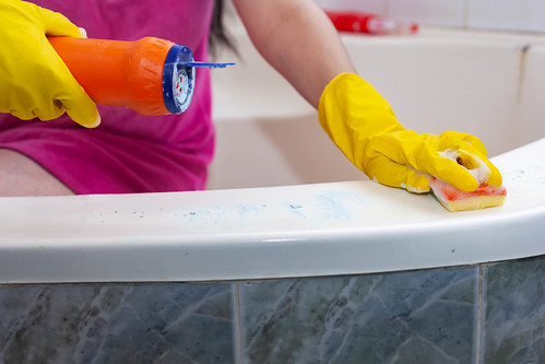 how to clean bathroom