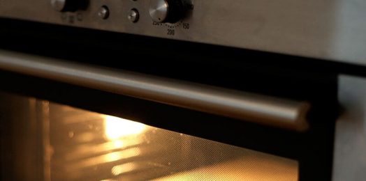 Clean the Oven for Bond Cleaning